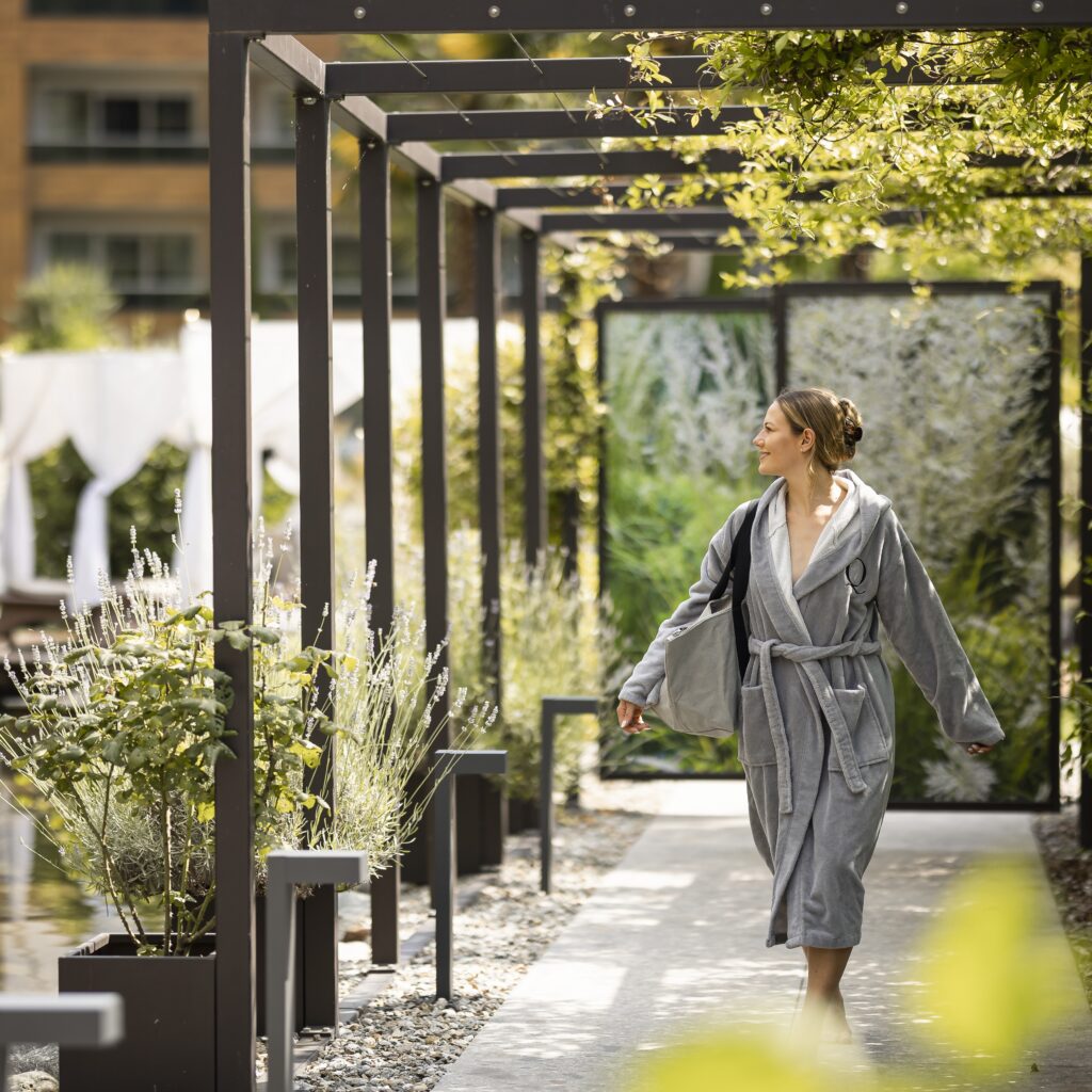 Den Sommer begrüßen – in den Quellenhof Luxury Resorts in Südtirols Bergen und am malerischen Gardasee