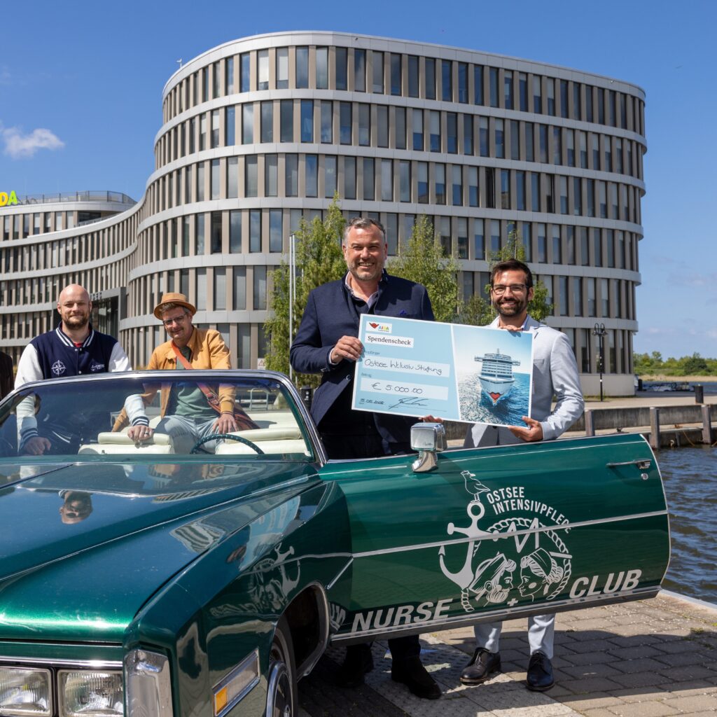 AIDA Cruises überreicht Spende an die Nurse Club Stiftung für besonderes Engagement