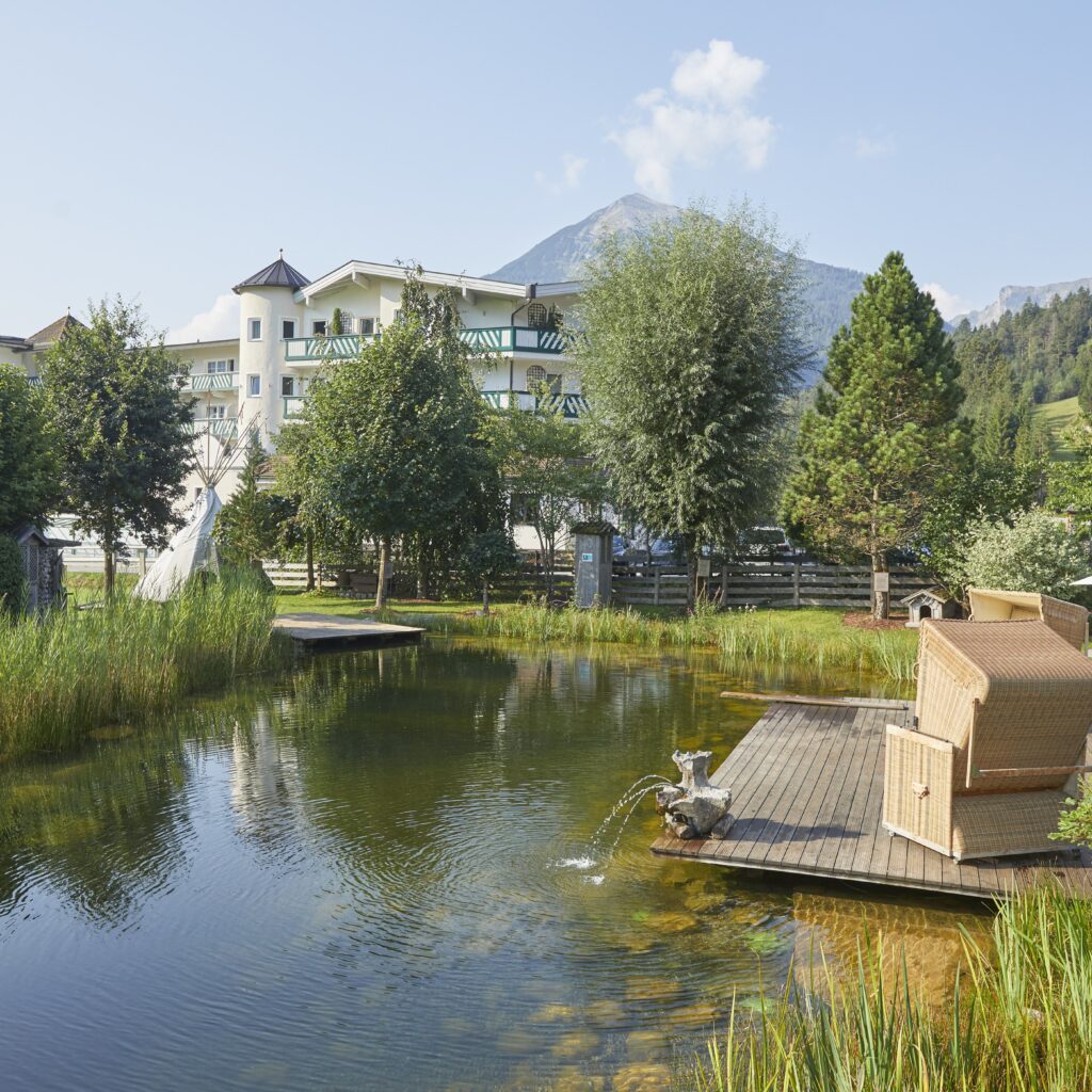 Der „Kleine Achensee“ ruft und die ganze Familie kommt mit – zum Herbsturlaub in den Bergen