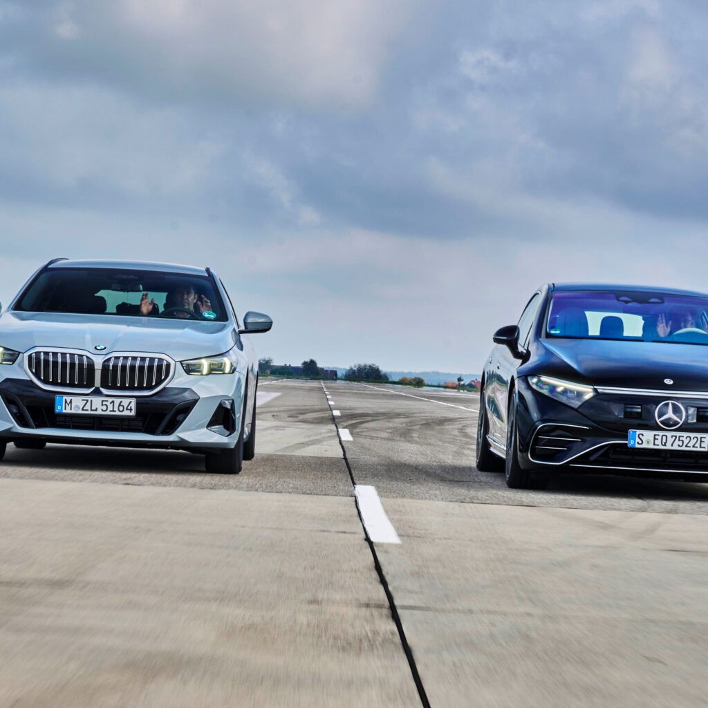 ADAC vergleicht Autobahnassistenten der Level 2+ und 3